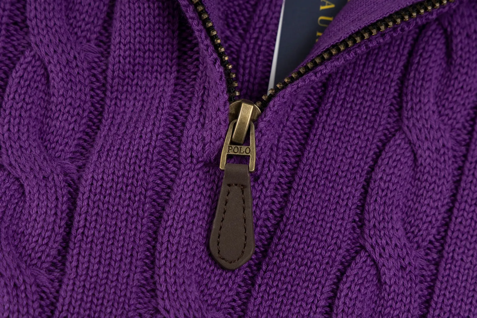 P236 #R92 RALPH LAUREN Ralph Lauren fifteen colors classic small label embroidery logo turtleneck pullover half-zip knitted cable sweater with high-density LOGO embroidery on the chest and original customized tag accessories. Made of pure cotton yarn, pure cotton is skin-friendly and comfortable, small label war horse embroidered twist turtleneck sweater 🐎 high quality, follow the blogger to learn how to wear it! Let’s buy a Ralph Lauren cable sweater. It’s a super hard-to-find series after it became popular. It’s hard to find one on the official website. It’s simple and practical to wear, with a lazy and loose feel. The thickened fabric has more texture, feels soft and delicate, and has a loose fit. Whether worn alone or layered, you can wear different styles of fashion with just one piece!   Size：XS S M L